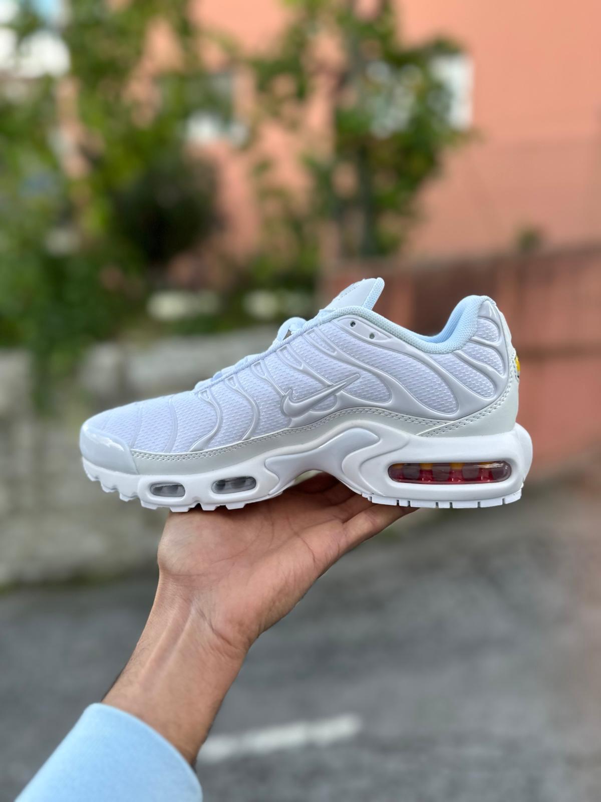 Nike TN White